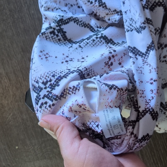 Bikini - Picture 5 of 6